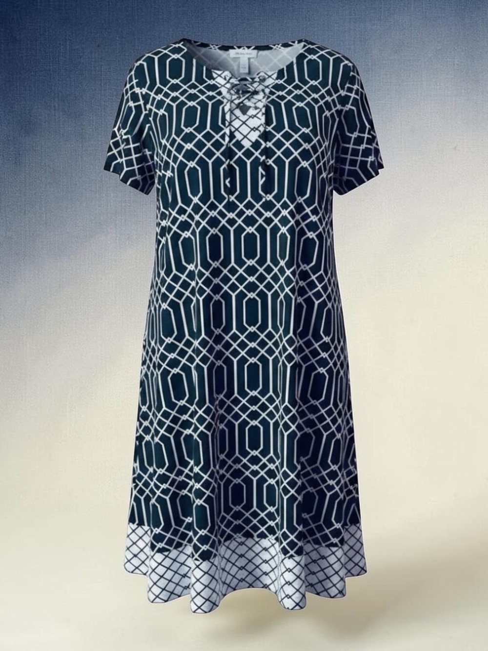 chico's black and white dress Chico’s & Size 3 (16) Geometric Lace-Up Neck Short Sleeves Featuring a self belt color:cedar 3 ways to style Color:PEACOCK/JADE